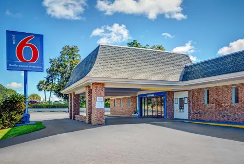 Motel 6 Tallahassee, FL - Downtown Exterior Photos