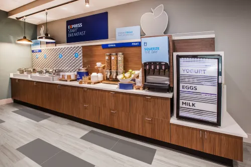 Holiday Inn Express & Suites Detroit - Farmington Hills Restauration Photos
