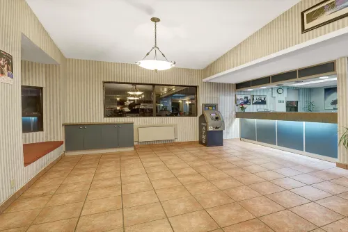 Super 8 by Wyndham Niagara Falls North Public Areas Photos