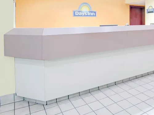Days Inn by Wyndham Blue Springs Öffentliche Flächen Photos