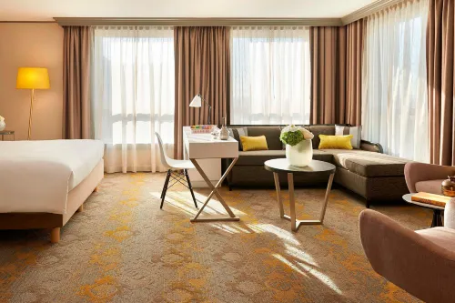 Renaissance Paris la Defense Hotel Rum Photos