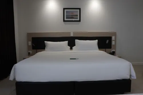 Cassowary Hotel Rooms Photos