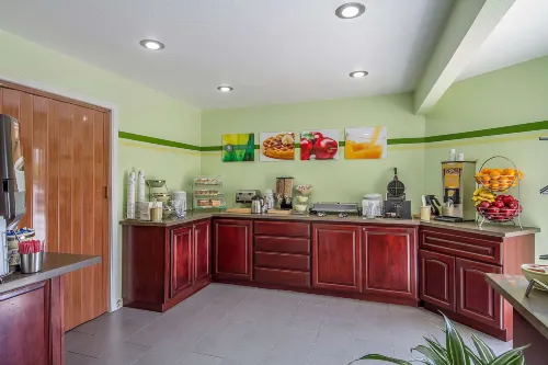 Quality Inn & Suites Capitola by the Sea Restauration Photos