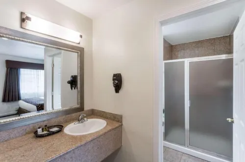 Howard Johnson by Wyndham Berkeley Rooms Photos