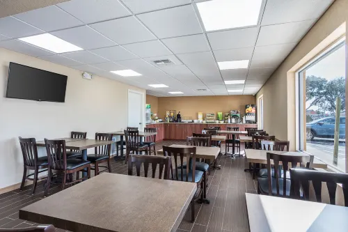 Quality Inn & Suites at Tropicana Field Featured Photos