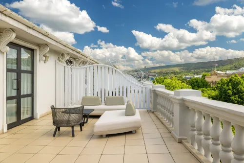 Tbilisi Marriott Hotel Rum Photos