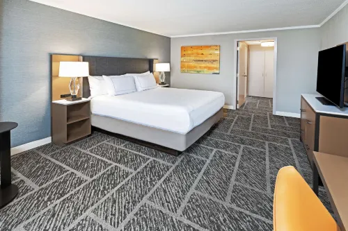 DoubleTree by Hilton Tulsa - Warren Place Rooms Photos