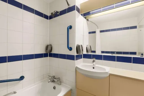 Days Inn by Wyndham Sutton Scotney South Zimmer Photos