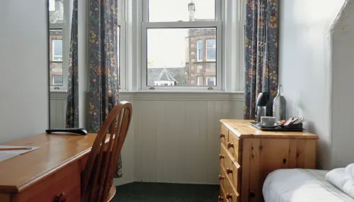 4 Friends House Photos
