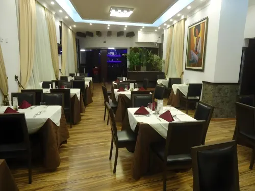 Hotel Miracle تناول الطعام Photos