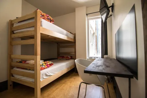 The Bartlett Hotel and Guesthouse Rooms Photos