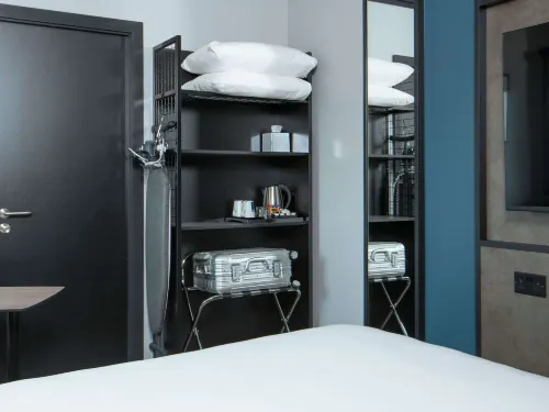 Ibis Styles London Gatwick Airport Rooms Photos