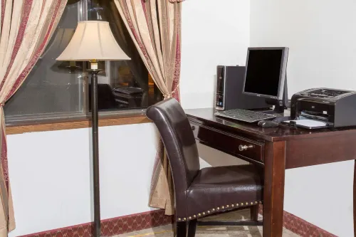 Super 8 by Wyndham Elko Business Facilities Photos