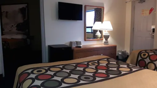 Super 8 by Wyndham Niagara Falls North Rooms Photos