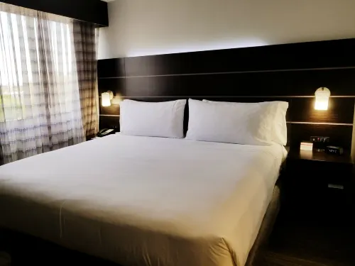 Holiday Inn Express & Suites Miami - Hialeah Rooms Photos