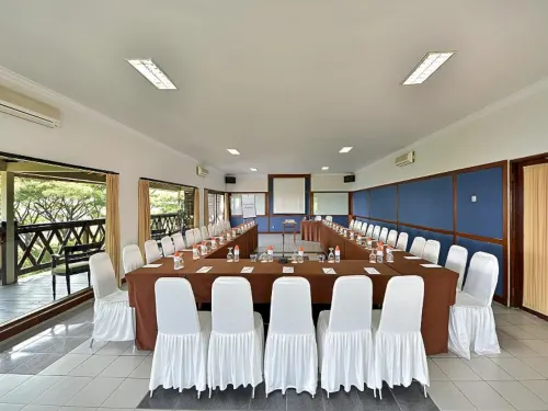 Grand Whiz Hotel Trawas Mojokerto Fasilitas Bisnis Photos