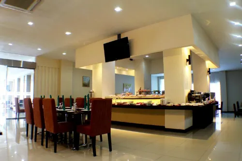 Daima Hotel Padang Makanan Photos