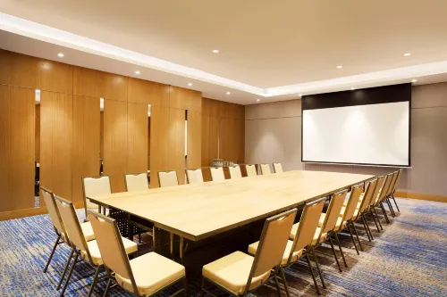 Four Points by Sheraton Surabaya, Tunjungan Plaza Business Facilities Photos