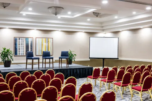 DoubleTree by Hilton Hotel Newark Airport Business Facilities Photos