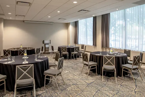 DoubleTree by Hilton Chicago - North Shore Conference Center Ruokailu Photos