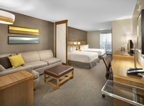 DoubleTree by Hilton Edmonton Downtown Rooms Photos