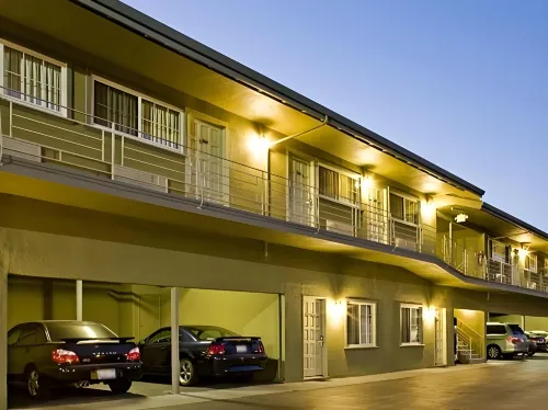 Hotel Parmani Exterior Photos