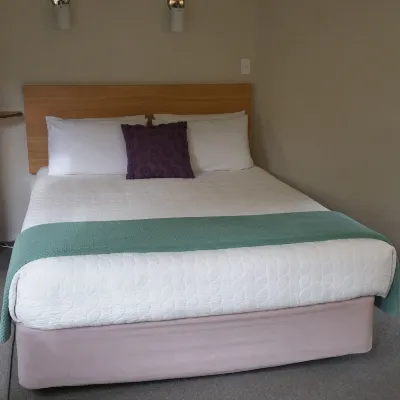 Cottage Mews Motel Rum Photos