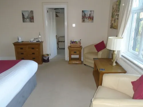 Trumbles Gatwick B&B Rooms Photos