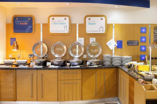 Holiday Inn Express Poole Restauration Photos