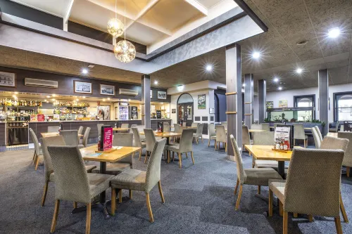 Nightcap at Federal Hotel Mt Gambier Restauration Photos