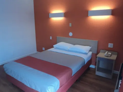 Motel 6 Albuquerque, NM - Northeast Photos