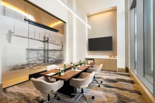 Hilton BNA Nashville Airport Terminal Business Facilities Photos
