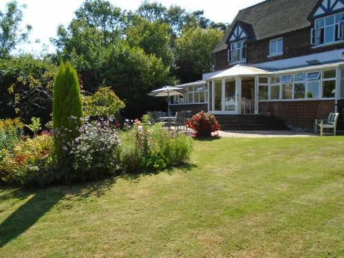 Trumbles Gatwick B&B Exterior Photos