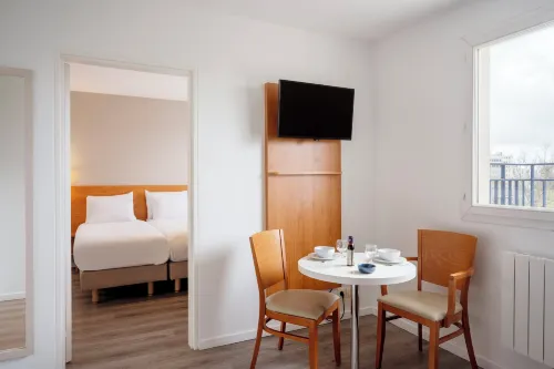 Appart Hôtel - Séjours et Affaires / Résidence étudiante - Les estudines Créteil Le Magistère Chambres Photos