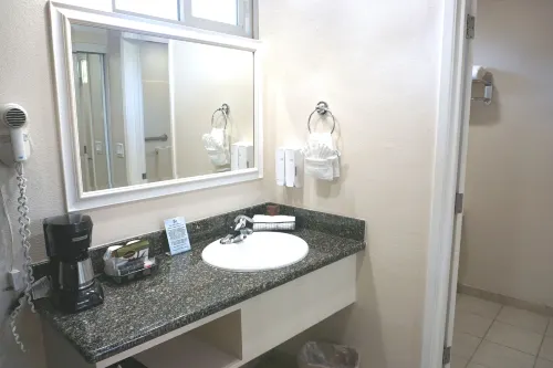 King Frederik Inn Rooms Photos