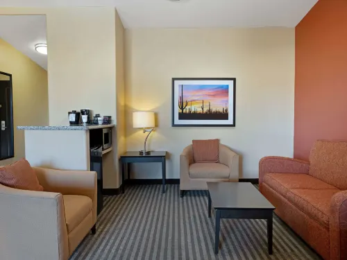 La Quinta Inn & Suites by Wyndham Tucson - Reid Park Photos