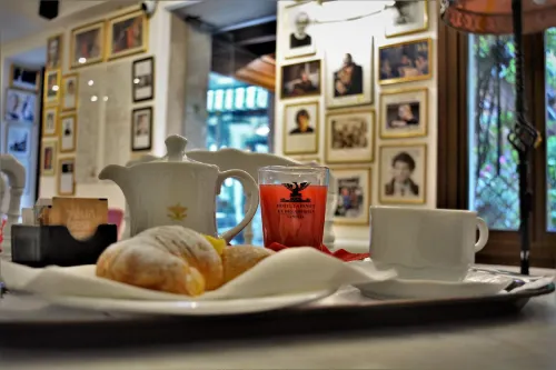 Hotel La Fenice et des Artistes Dining Photos