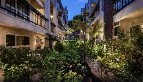 Beverly Hills Plaza Hotel & Spa Exterior Photos
