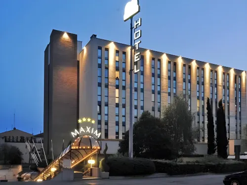Hotel Maxim Rooms Photos