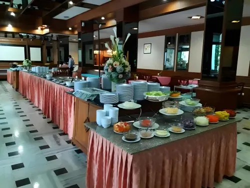 Royal Palace Hotel Dining Photos