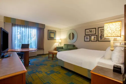 La Quinta Inn & Suites by Wyndham Charlotte Airport South Zimmer Photos
