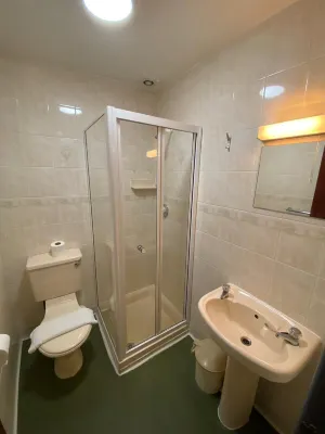 Alumhurst Hotel Rooms Photos