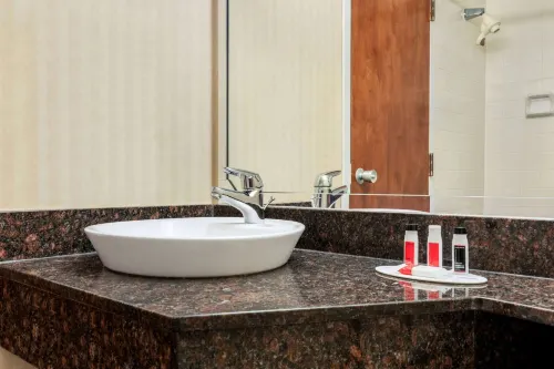 Ramada by Wyndham Fredericton Номера Photos