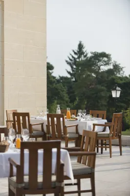 InterContinental Chantilly Chateau Mont Royal Dining Photos
