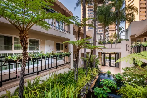 Beverly Hills Plaza Hotel & Spa Exterior Photos