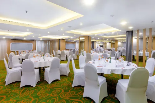 Harris Hotel Kuta Galleria - Bali Makanan Photos