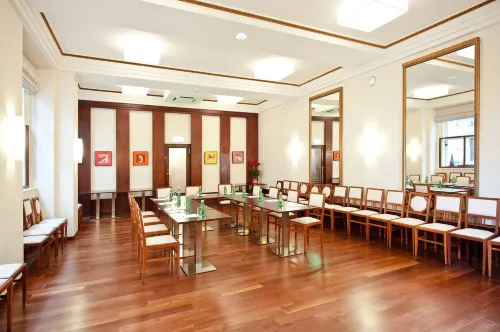 Graben Hotel Business Photos