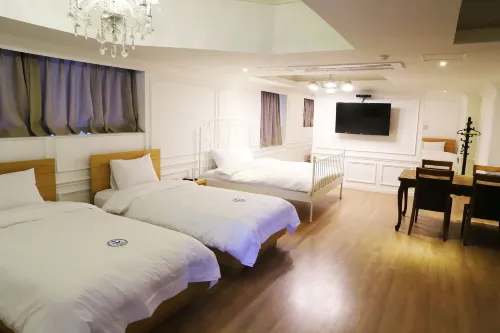Hillside Hotel Photos