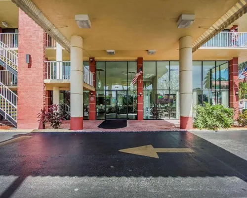 Quality Inn & Suites at Tropicana Field Near Hotel Photos