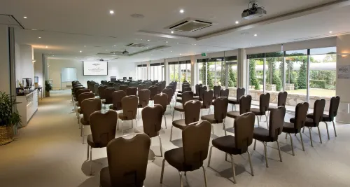 Mercure Clear Mountain Lodge Espaces Affaires Photos